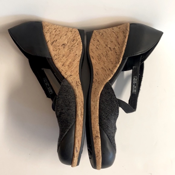 Teva-The Riviera wedge heel Mary Janes in Black.In excellent condition.Size 8 - Picture 5 of 7